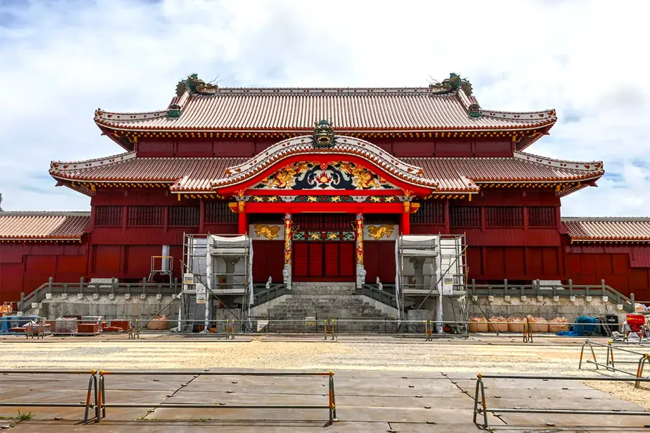 首里城門票：成人1000日圓；需提前預約